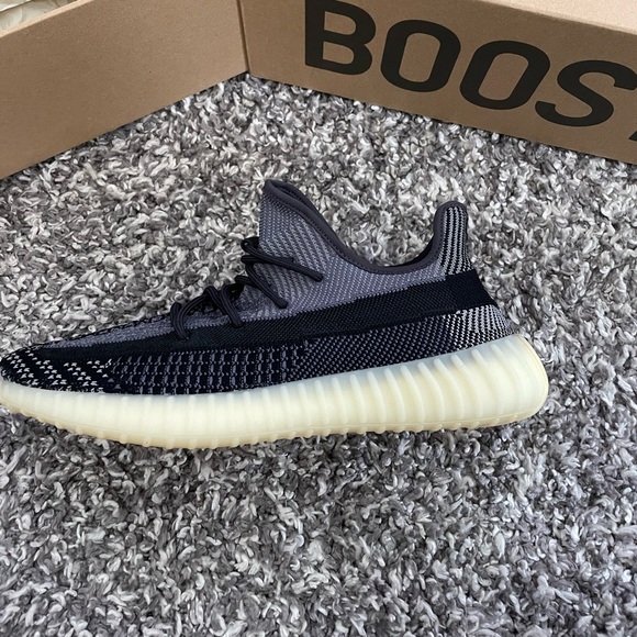 BNIB Men’s Yeezy Boost 350 V2 Carbon BNIB - Picture 6 of 9